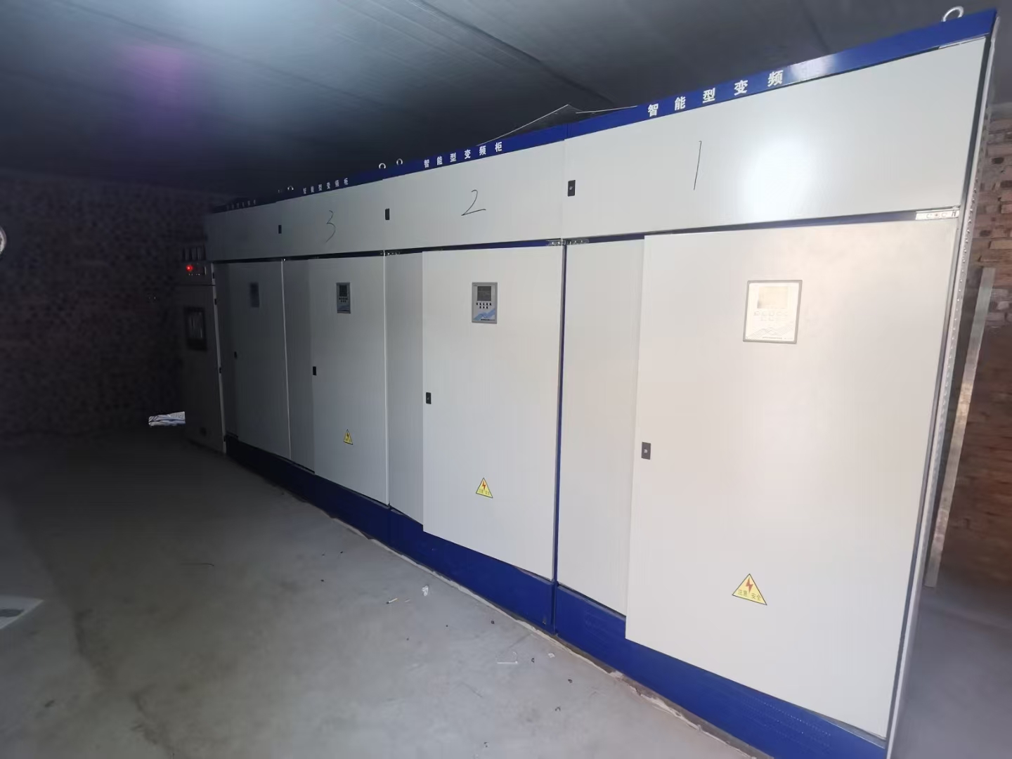 上海北弗电气500KW变频柜调试现场