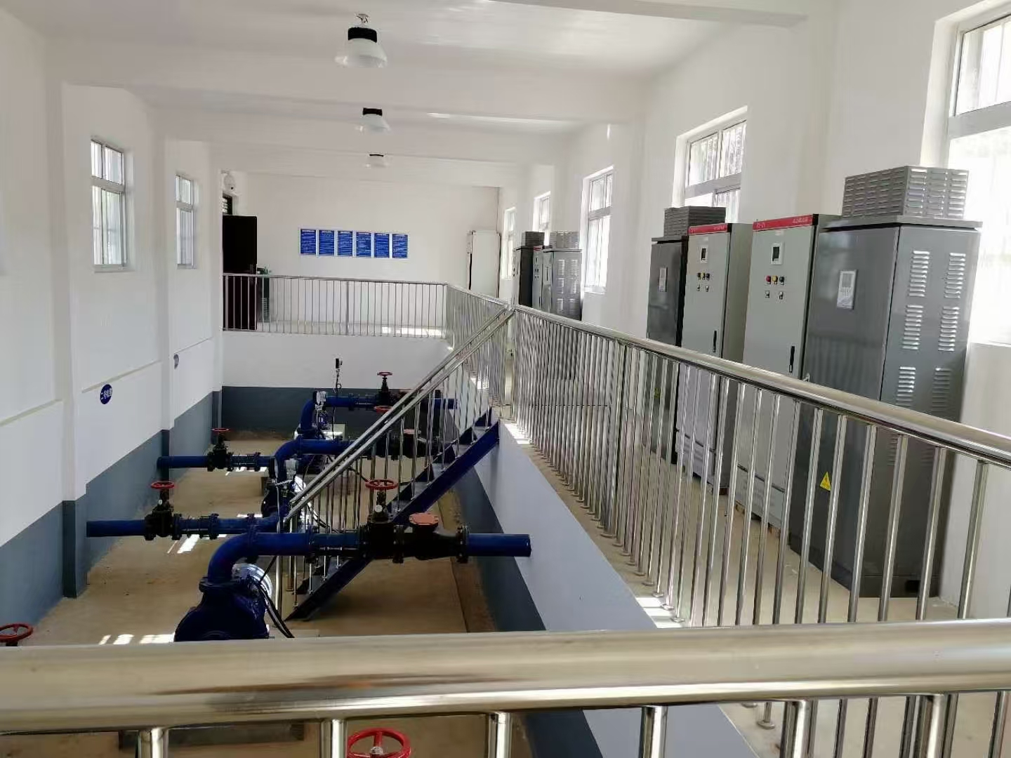 某工厂用上海北弗变频柜工作现场